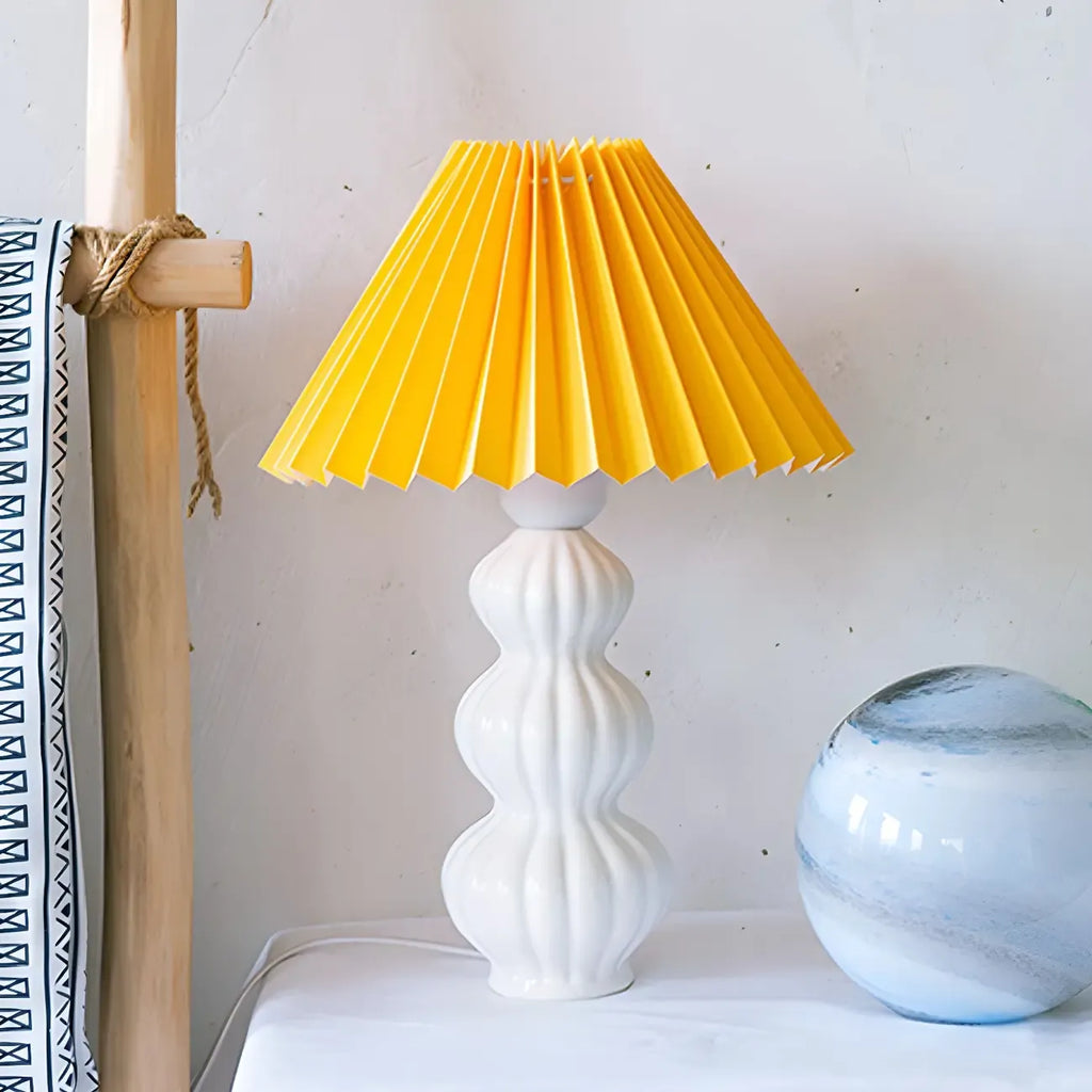 Lampe de table en céramique à abat-jour plissé de style nordique pour salon