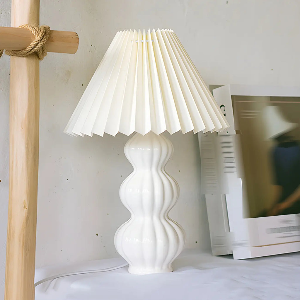 Lampe de table en céramique à abat-jour plissé de style nordique pour salon