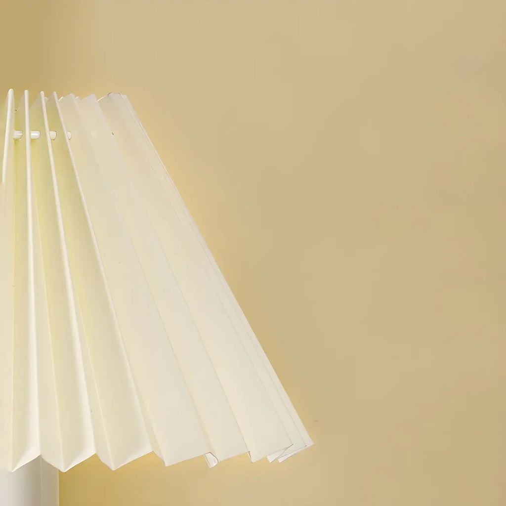 Lampe de table en céramique à abat-jour plissé de style nordique pour salon