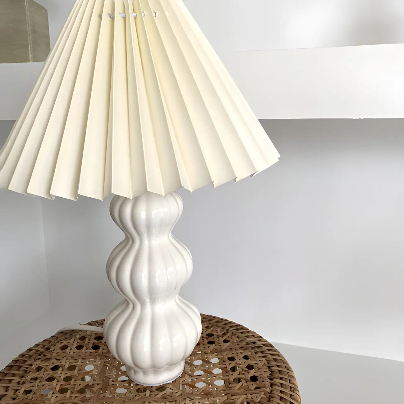 Lampe de table en céramique à abat-jour plissé de style nordique pour salon