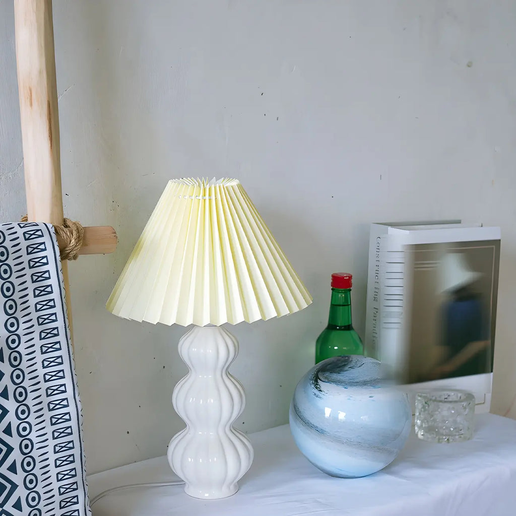 Lampe de table en céramique à abat-jour plissé de style nordique pour salon