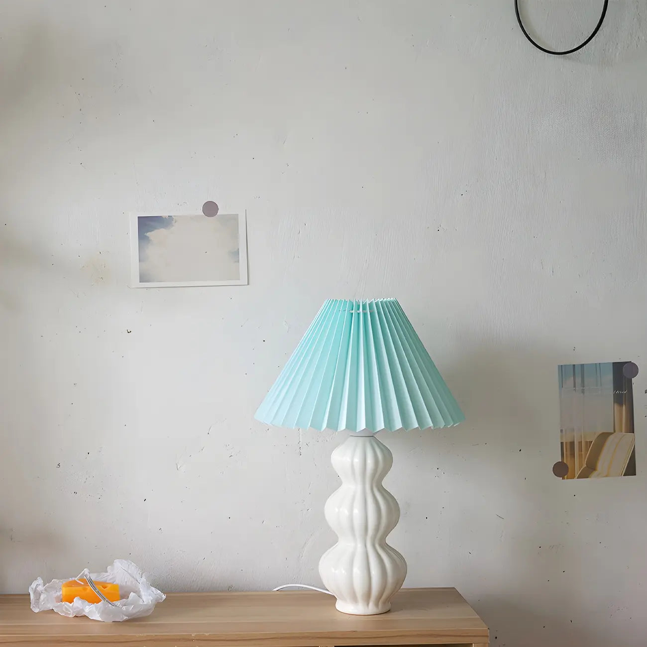 Lampe de table en céramique à abat-jour plissé de style nordique pour salon