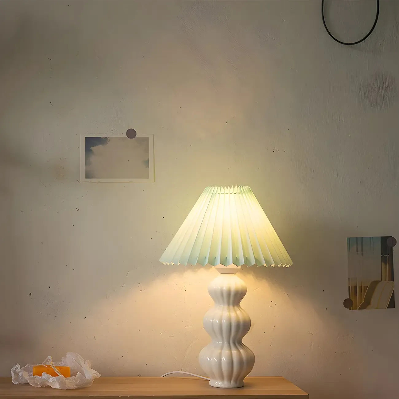 Lampe de table en céramique à abat-jour plissé de style nordique pour salon