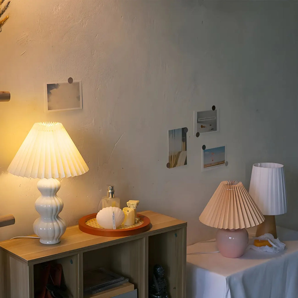 Lampe de table en céramique à abat-jour plissé de style nordique pour salon