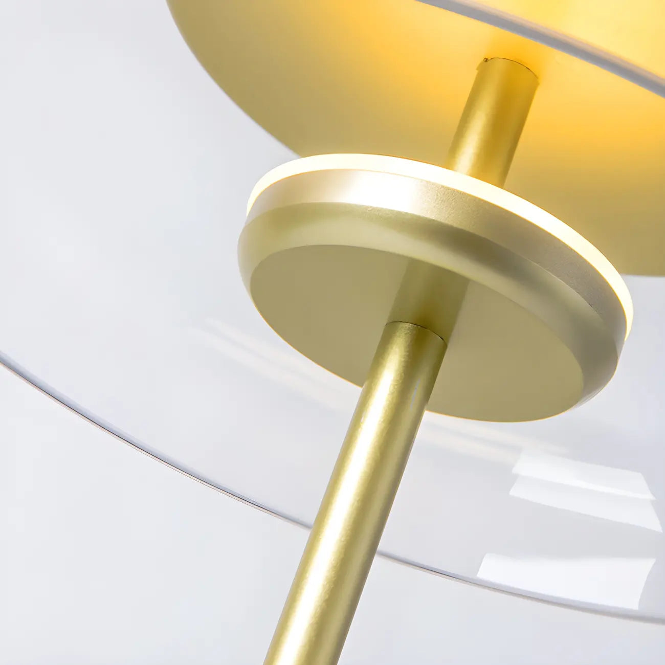 Lampe de table dorée simple en verre pour salon
