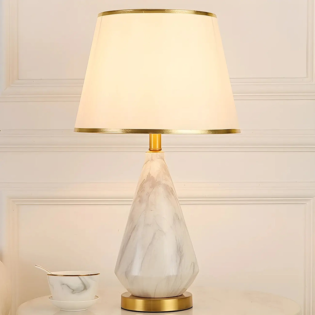 Lampe de table moderne en métal blanc géométrique pour usage résidentiel