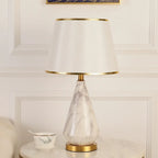 Lampe de table moderne en métal blanc géométrique pour usage résidentiel