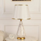 Lampe de table moderne en métal blanc géométrique pour usage résidentiel