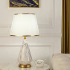 Lampe de table moderne en métal blanc géométrique pour usage résidentiel