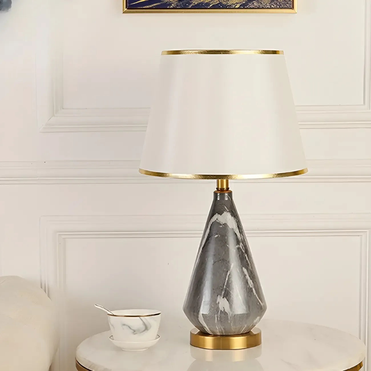 Lampe de table moderne en métal blanc géométrique pour usage résidentiel