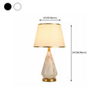 Lampe de table moderne en métal blanc géométrique pour usage résidentiel
