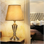 Lampe de table géométrique en laiton de luxe, à brancher, pour chambre à coucher