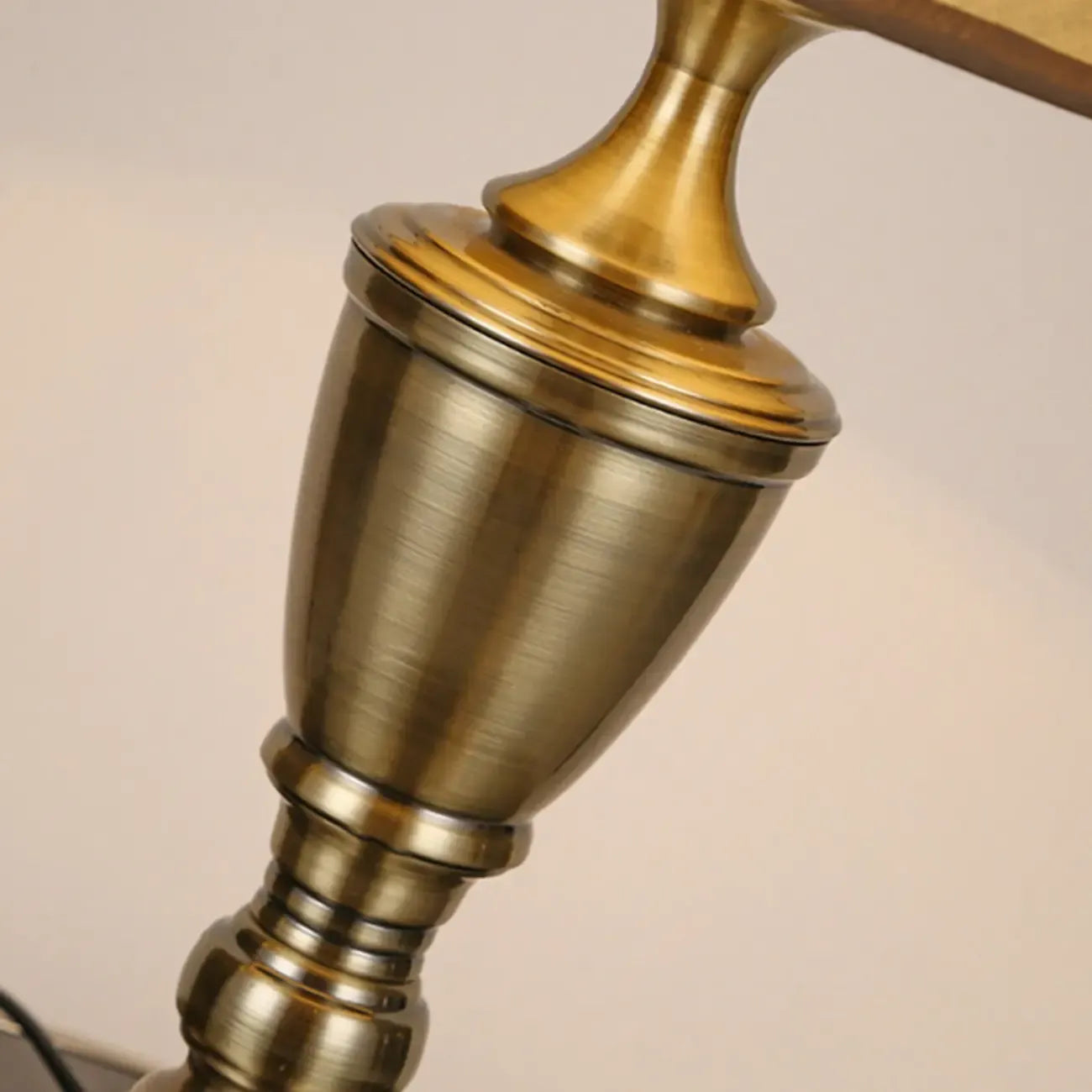 Lampe de table géométrique en laiton de luxe, à brancher, pour chambre à coucher