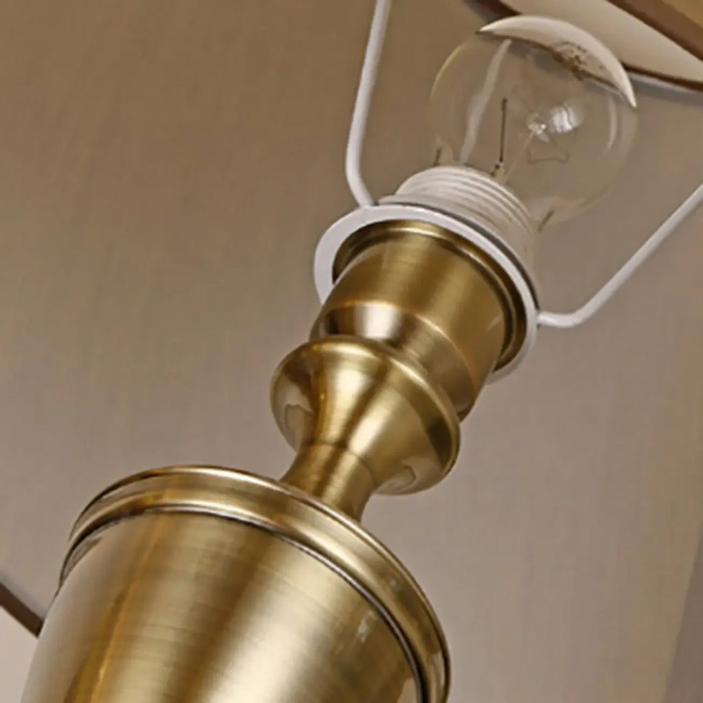 Lampe de table géométrique en laiton de luxe, à brancher, pour chambre à coucher