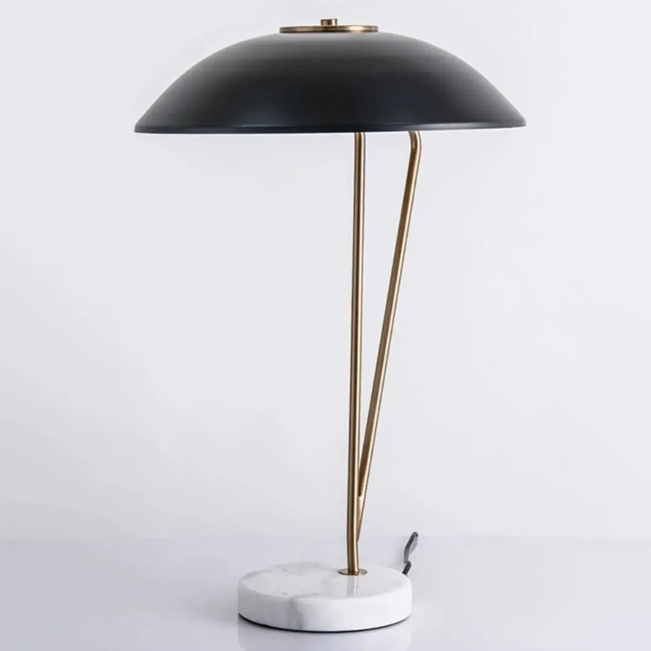 Lampe de table minimaliste en fer noir avec dôme pour chambre