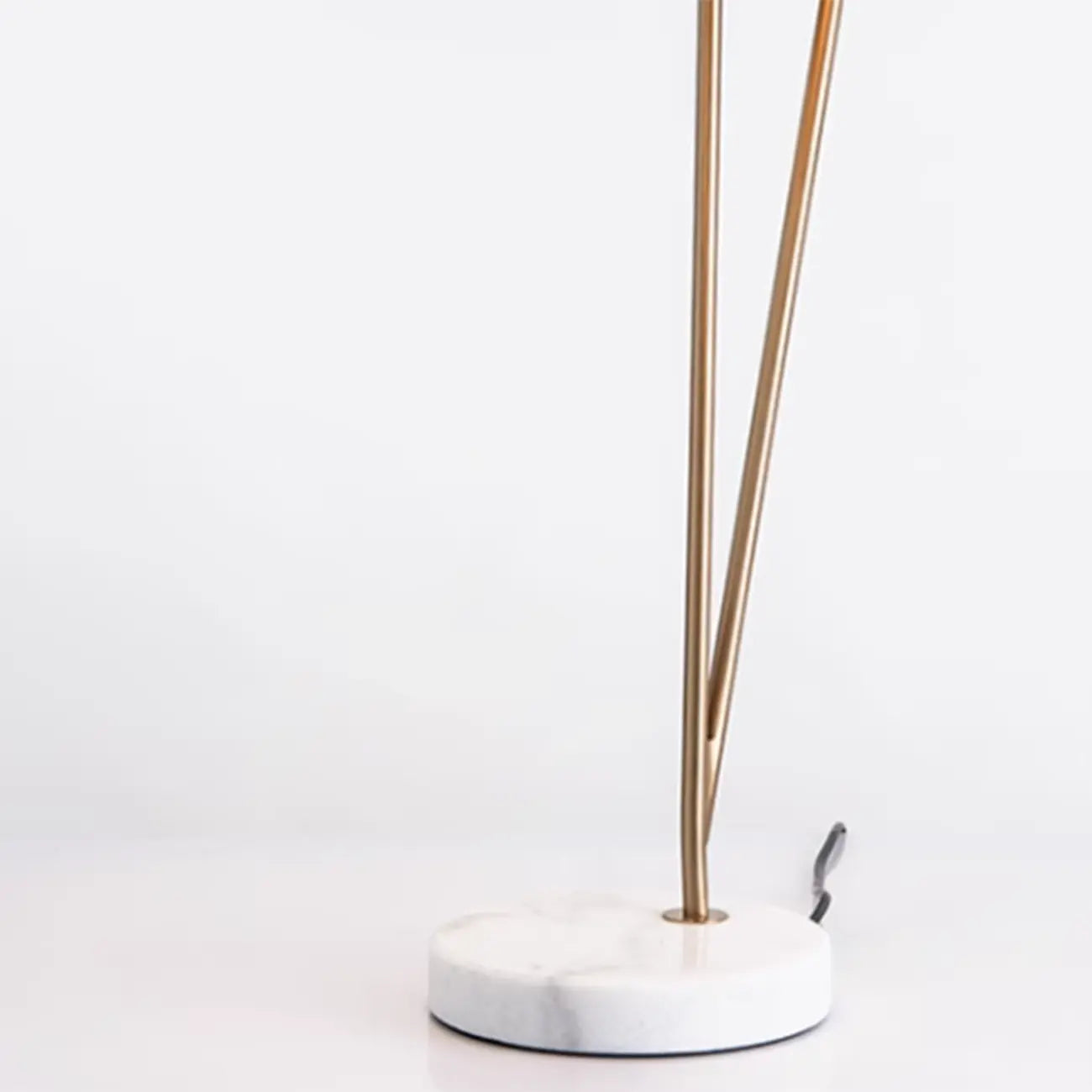 Lampe de table minimaliste en fer noir avec dôme pour chambre