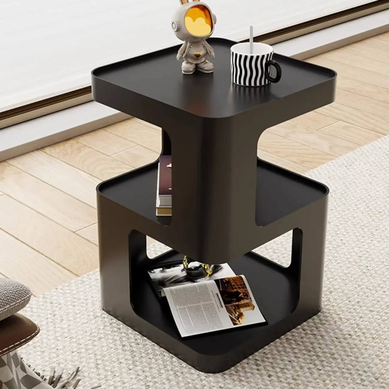 Petite table d'appoint carrée en métal noir avec étagères de rangement