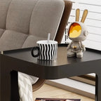 Petite table d'appoint carrée en métal noir avec étagères de rangement