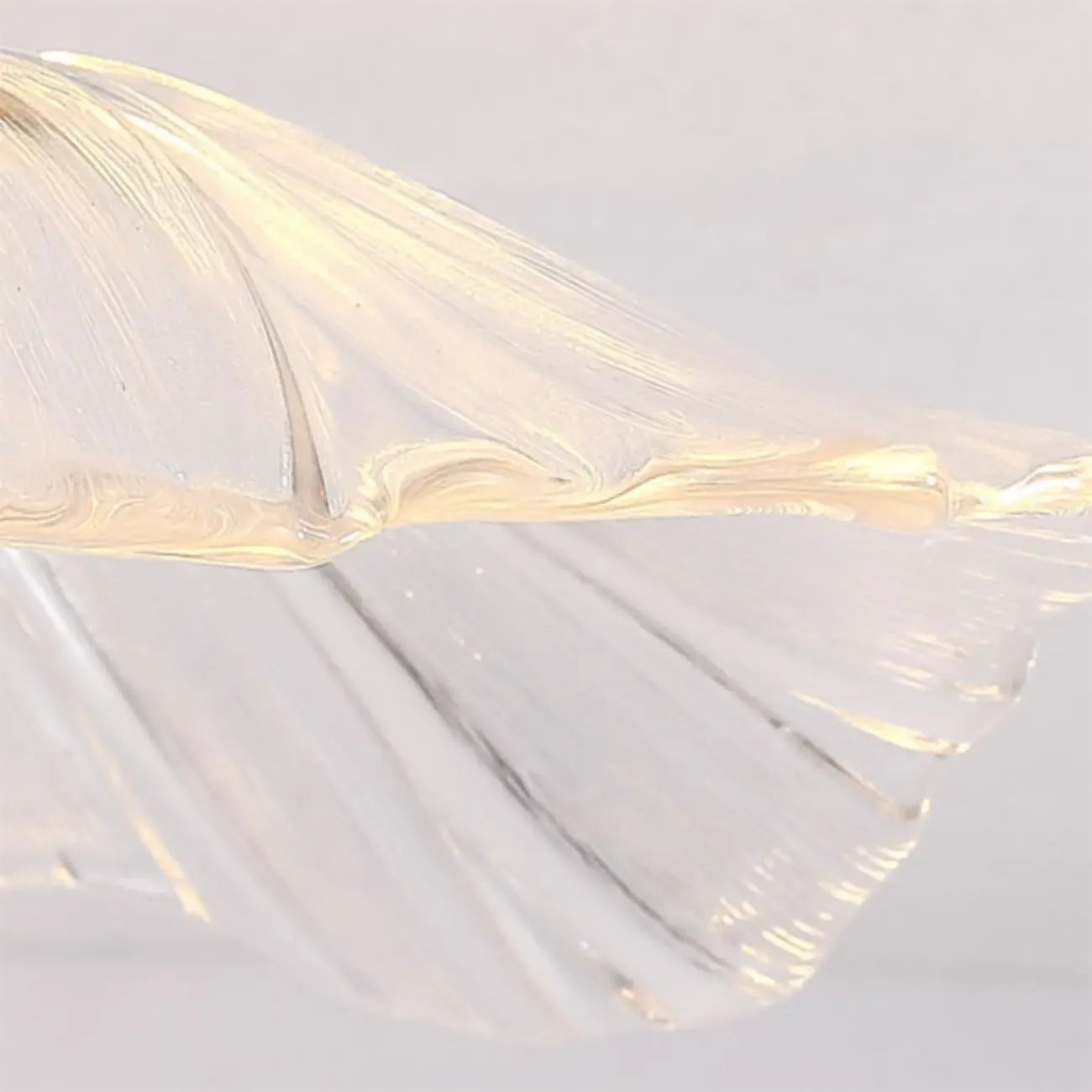 Suspension moderne en verre transparent avec motif marguerite et accessoires dorés