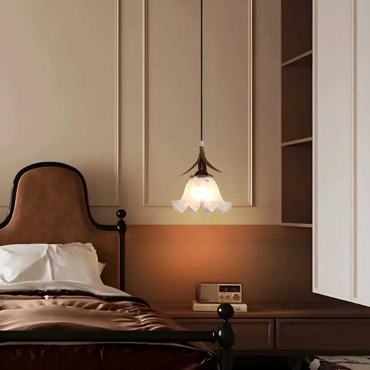 Lampe de chevet suspendue moderne en verre blanc avec LED en forme de fleur