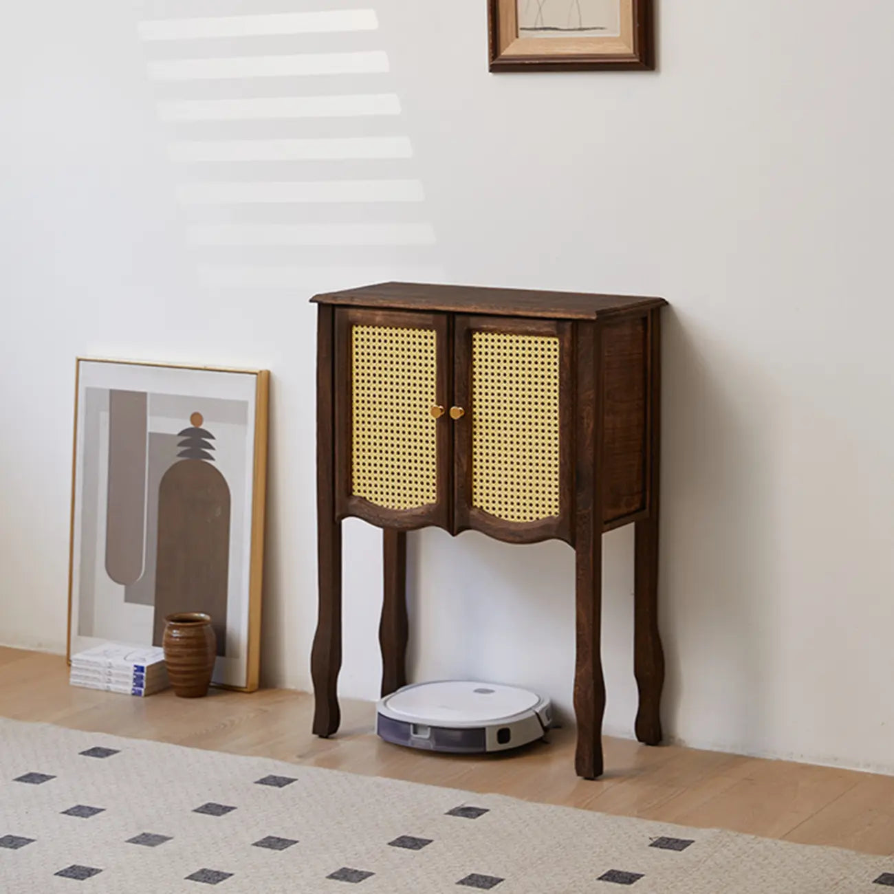 Console traditionnelle en bois brun avec tiroirs