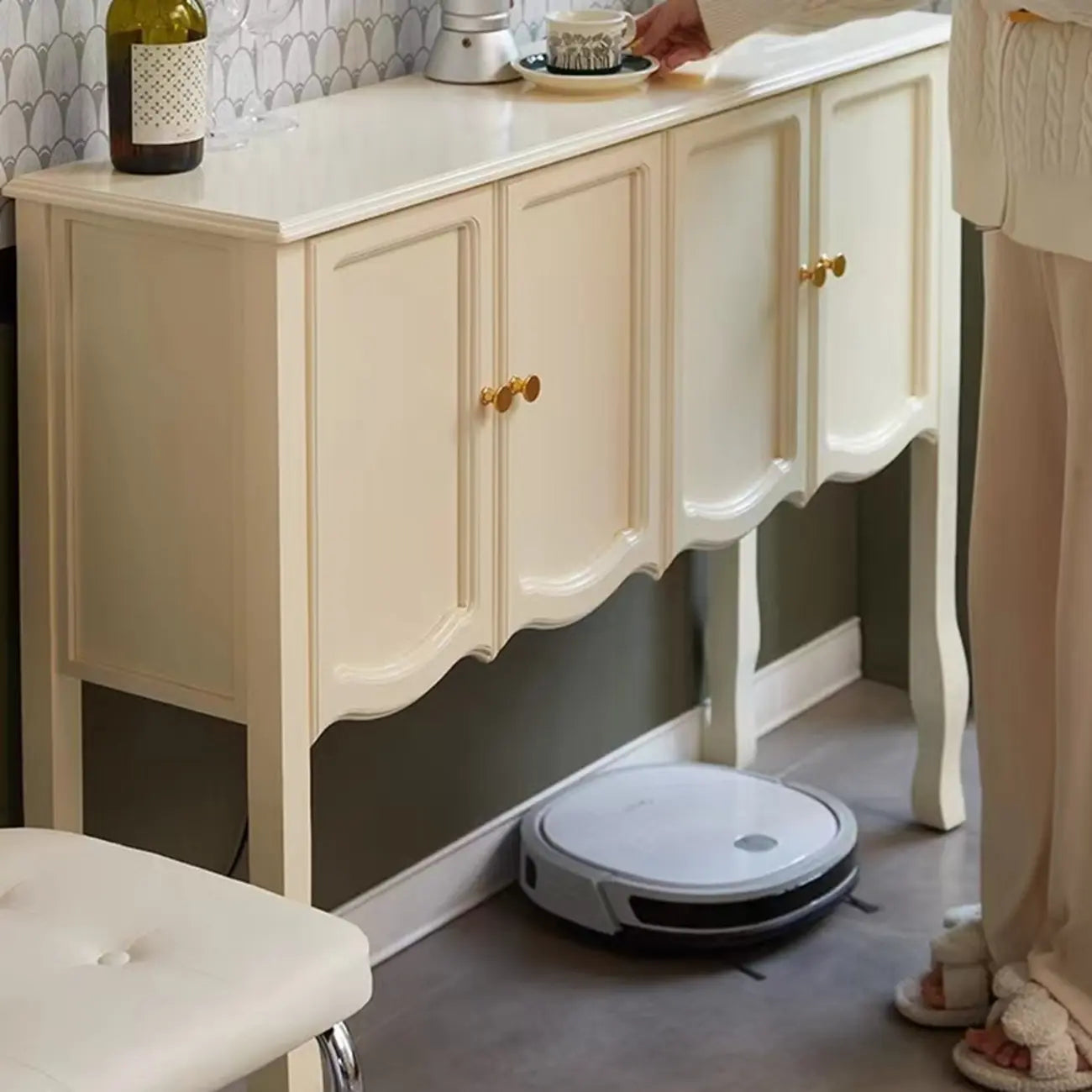 Console traditionnelle en bois brun avec tiroirs