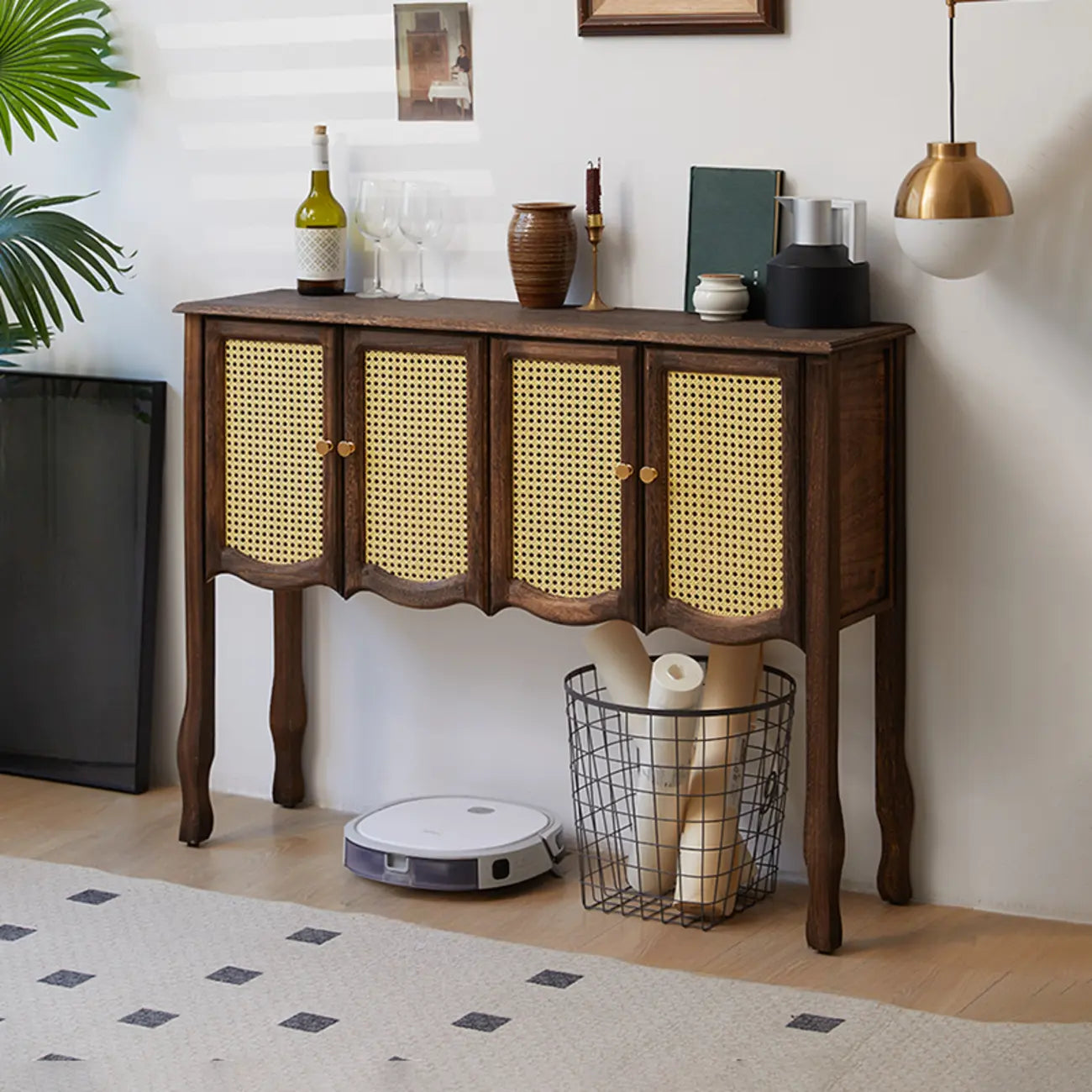 Console traditionnelle en bois brun avec tiroirs