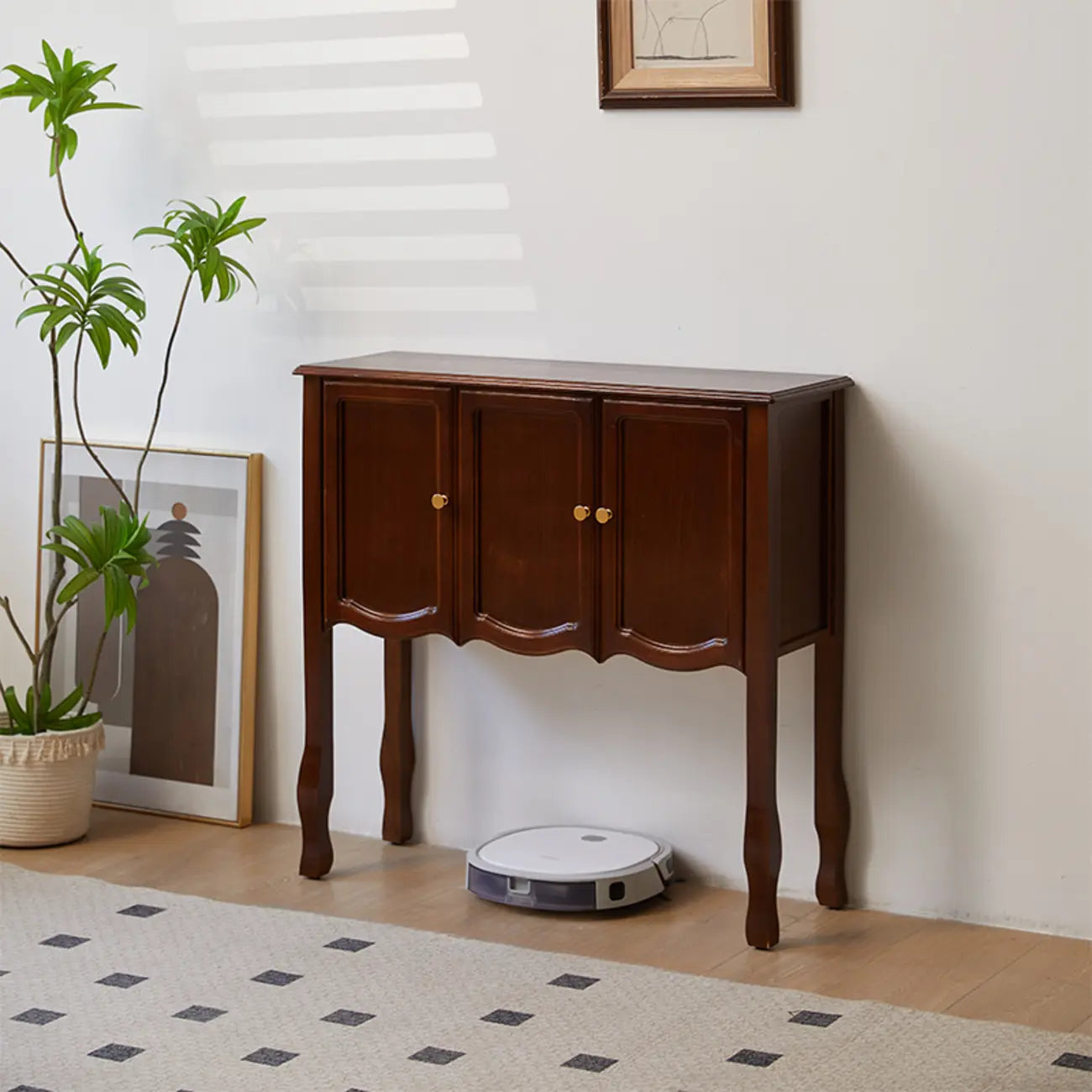 Console traditionnelle en bois brun avec tiroirs