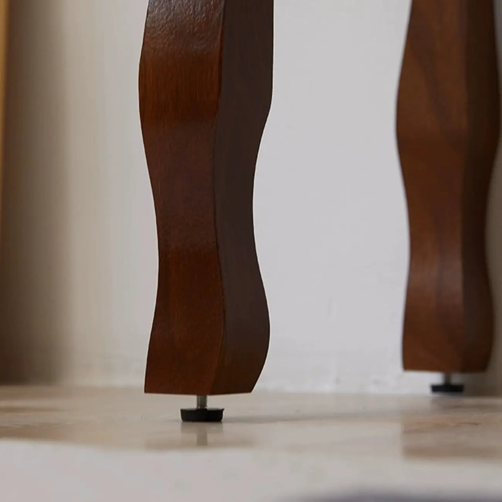 Console traditionnelle en bois brun avec tiroirs