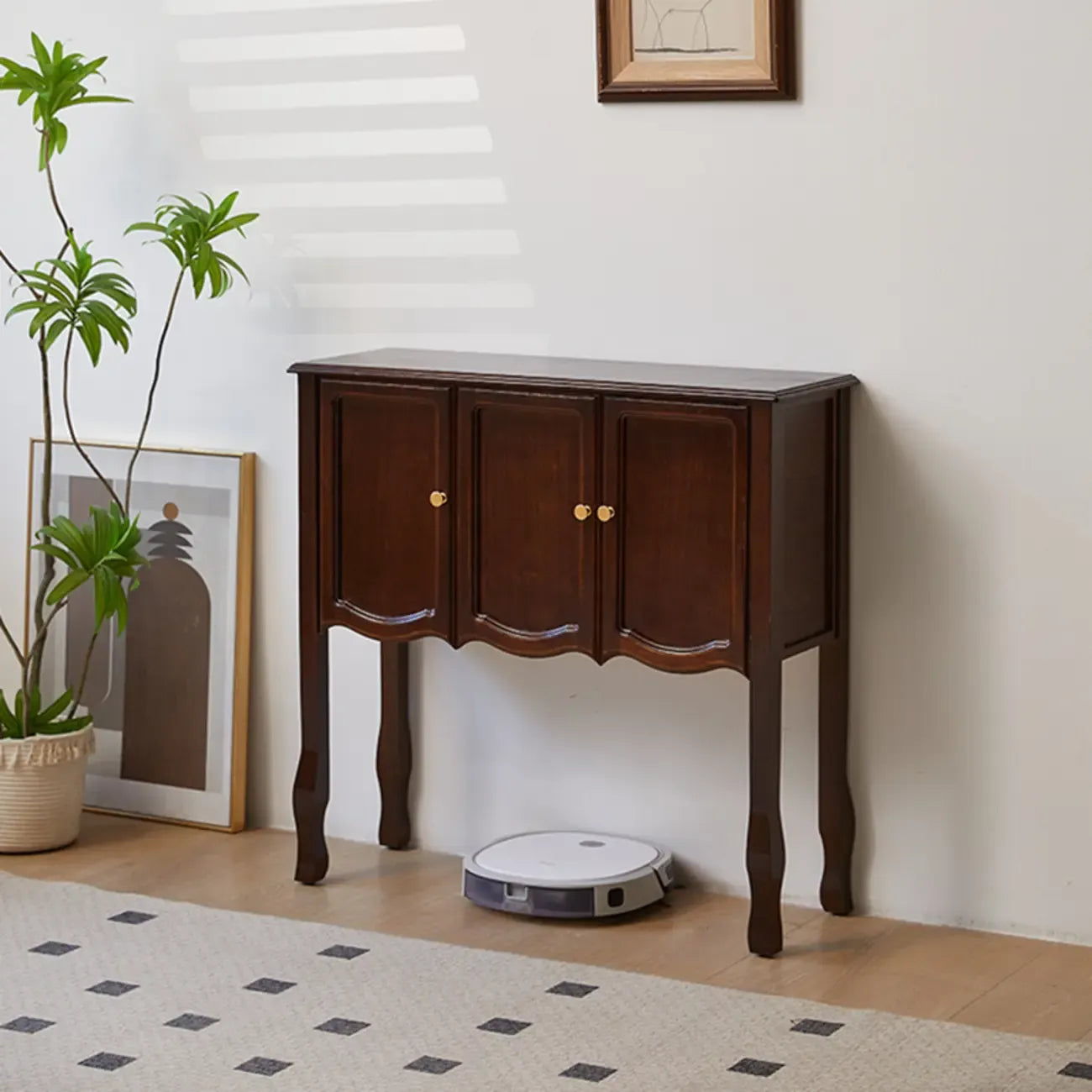 Console traditionnelle en bois brun avec tiroirs