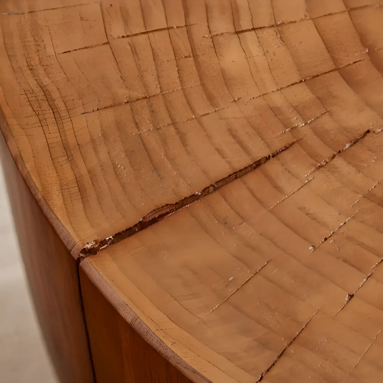 Table basse ronde rustique en bois massif avec finition naturelle