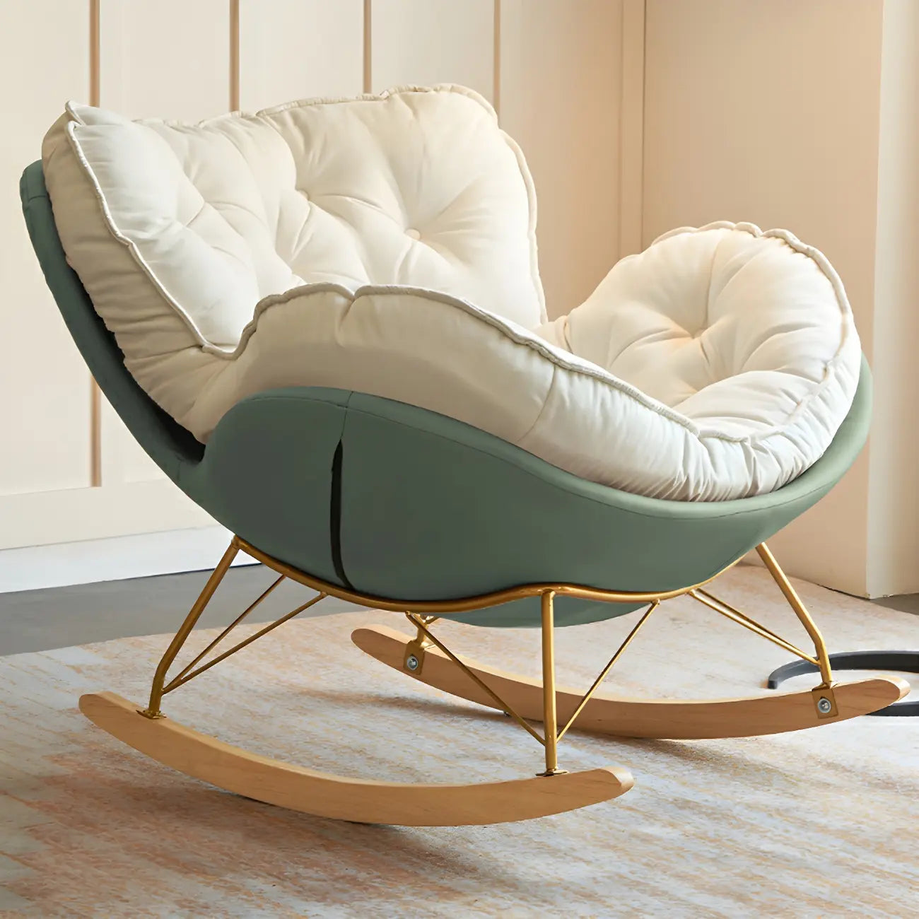 Fauteuil à bascule rembourré couleur crème avec repose-pieds pour salon