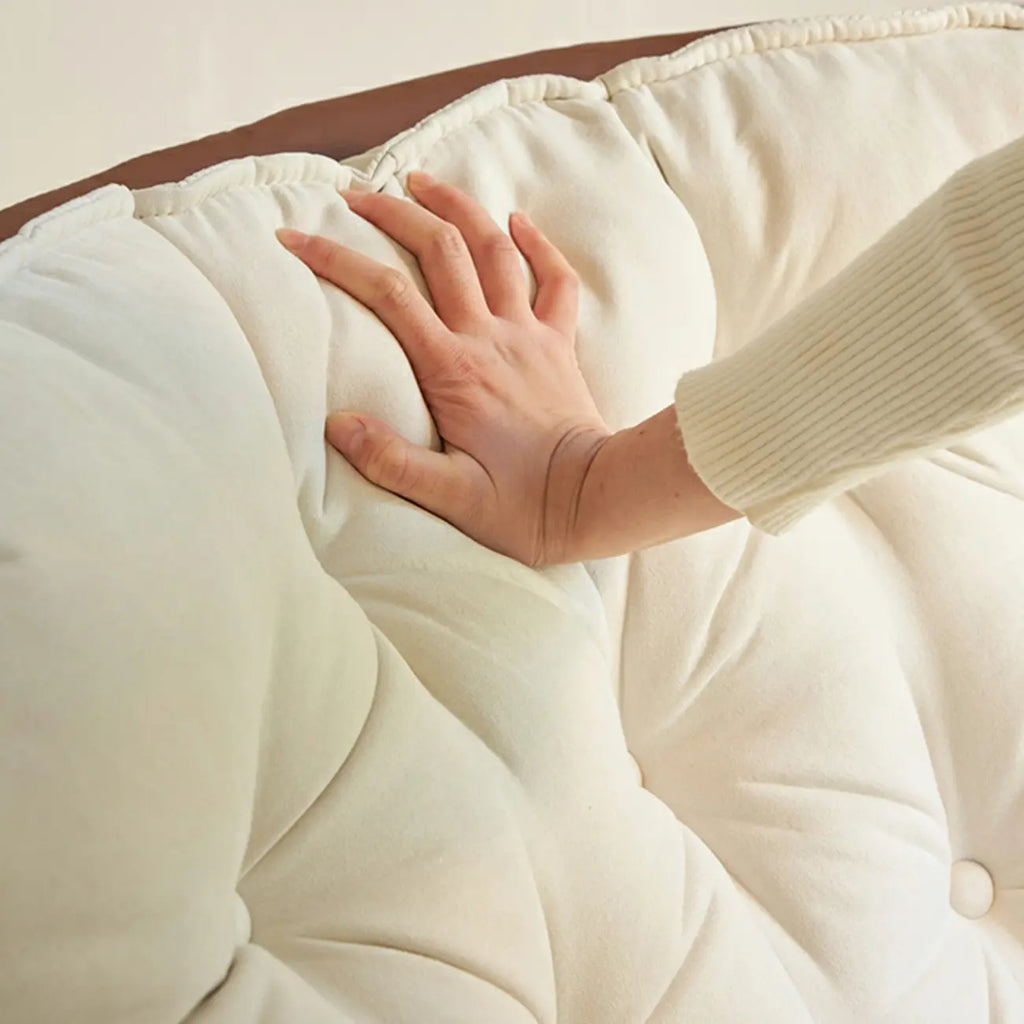 Fauteuil à bascule rembourré couleur crème avec repose-pieds pour salon