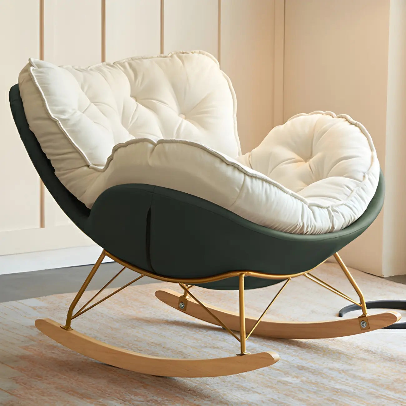 Fauteuil à bascule rembourré couleur crème avec repose-pieds pour salon