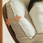 Fauteuil à bascule rembourré couleur crème avec repose-pieds pour salon
