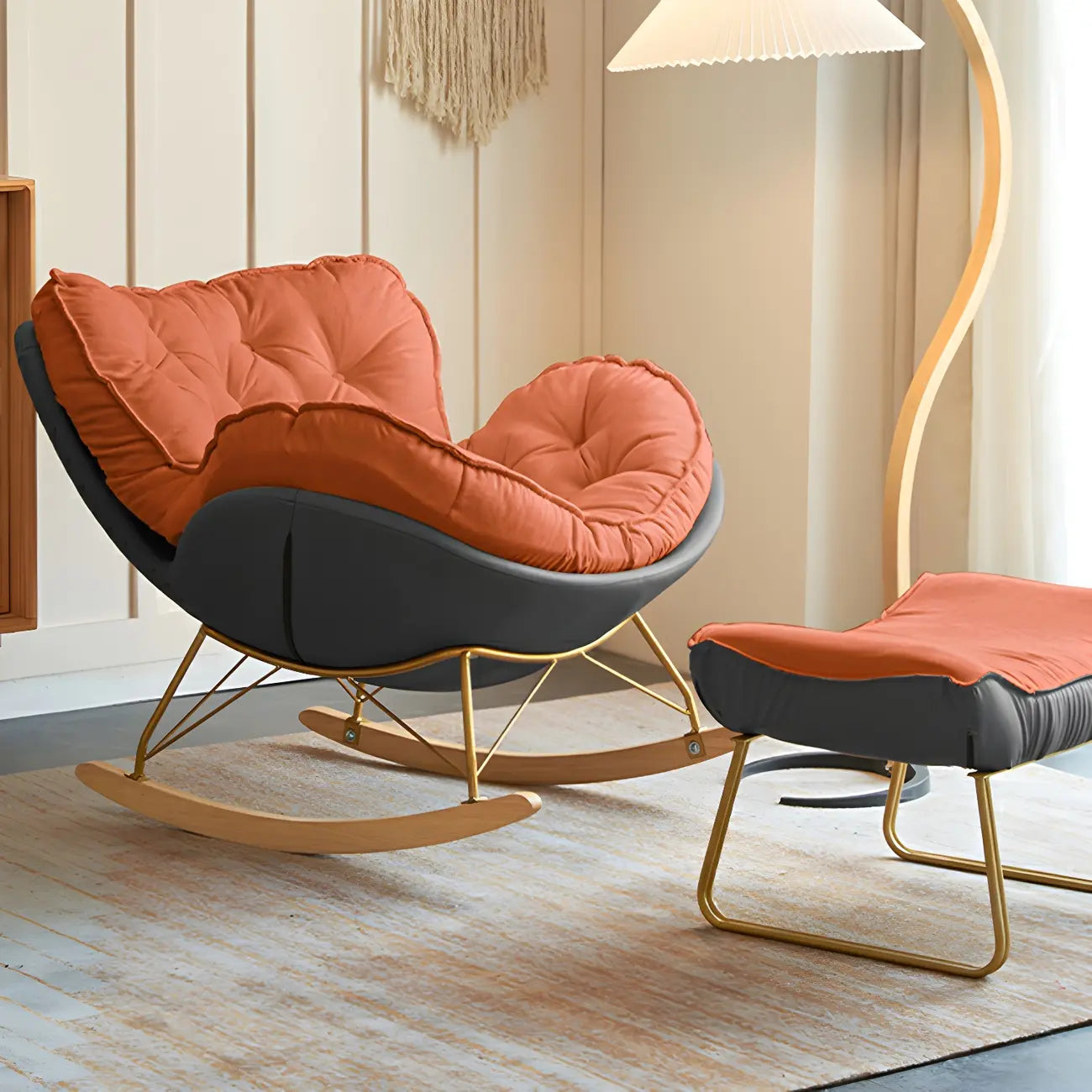 Fauteuil à bascule rembourré couleur crème avec repose-pieds pour salon