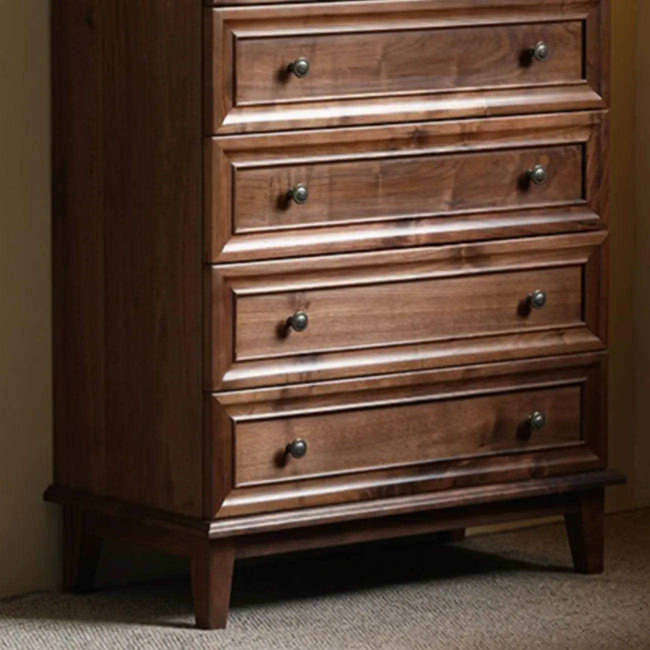 Commode contemporaine en bois brun à 5 tiroirs pour chambre à coucher