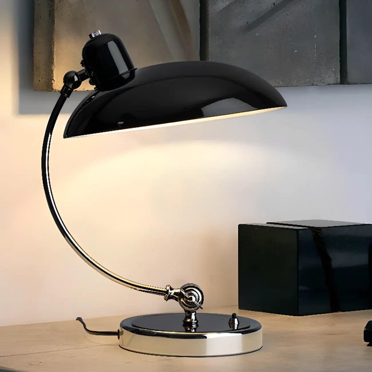 Lampe de table arquée argentée à brancher pour salon