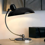 Lampe de table arquée argentée à brancher pour salon