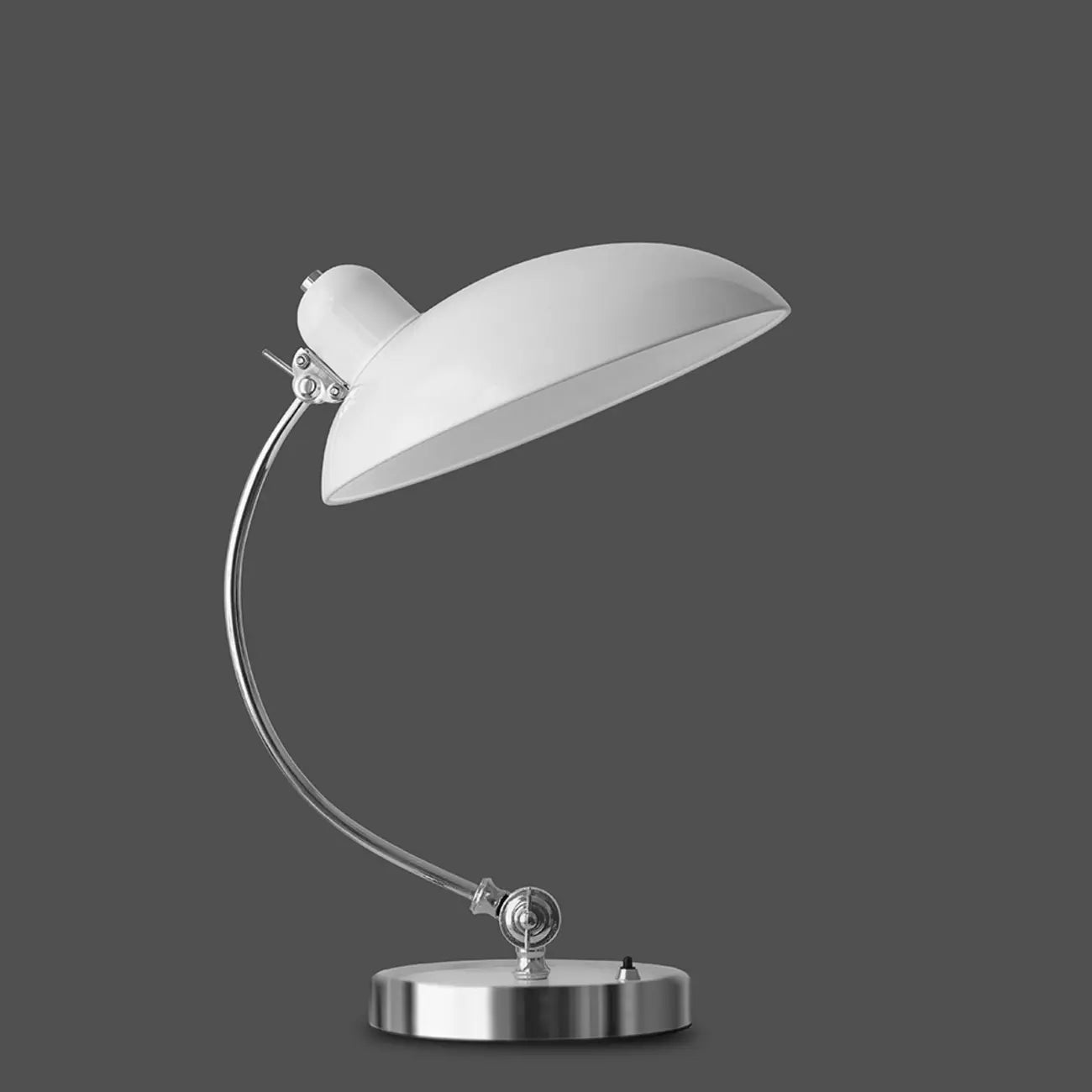 Lampe de table arquée argentée à brancher pour salon