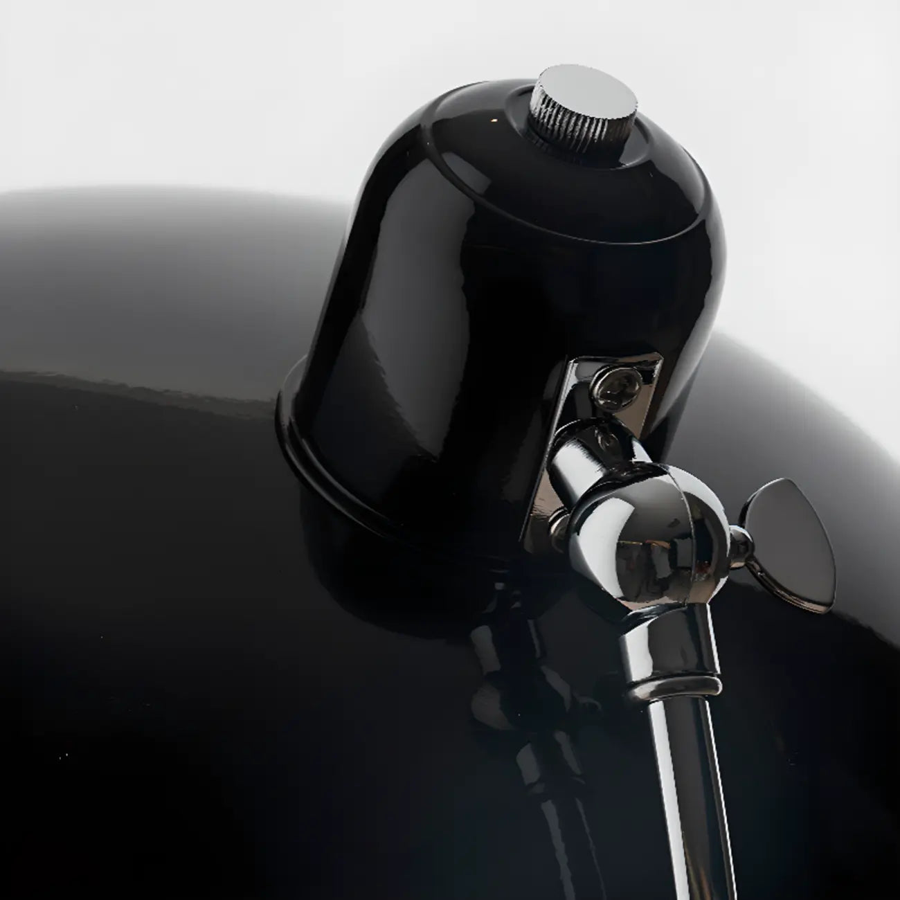 Lampe de table arquée argentée à brancher pour salon