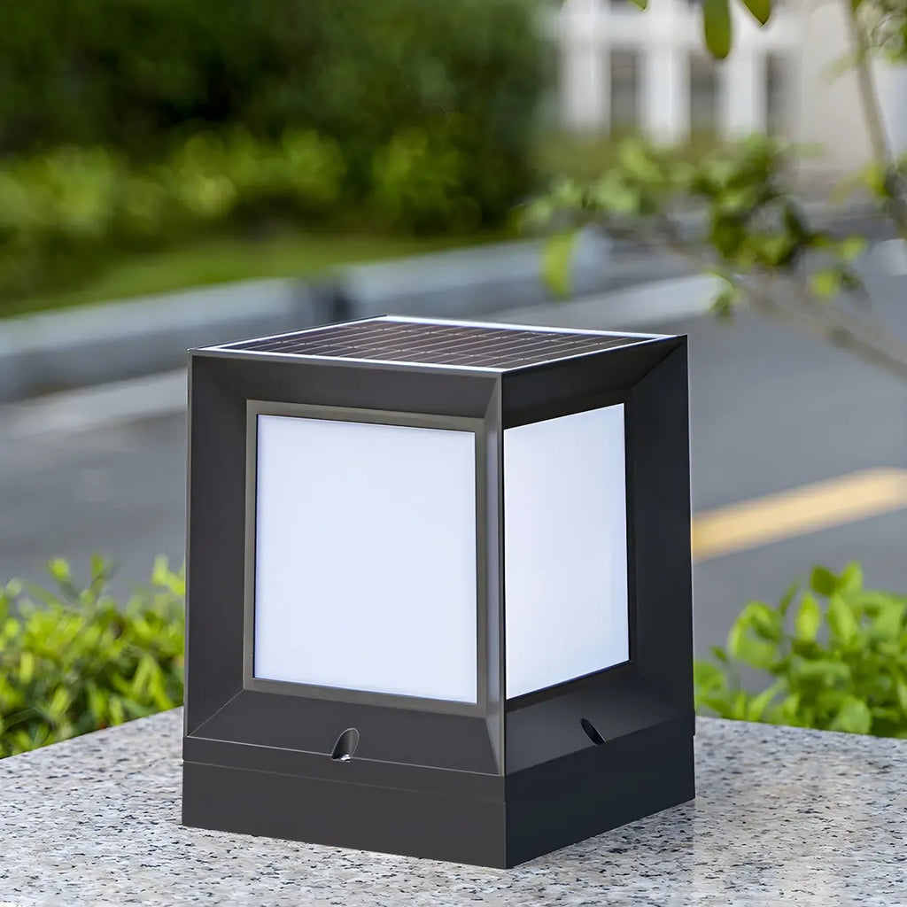 Lampadaires extérieurs solaires LED noirs modernes et élégants