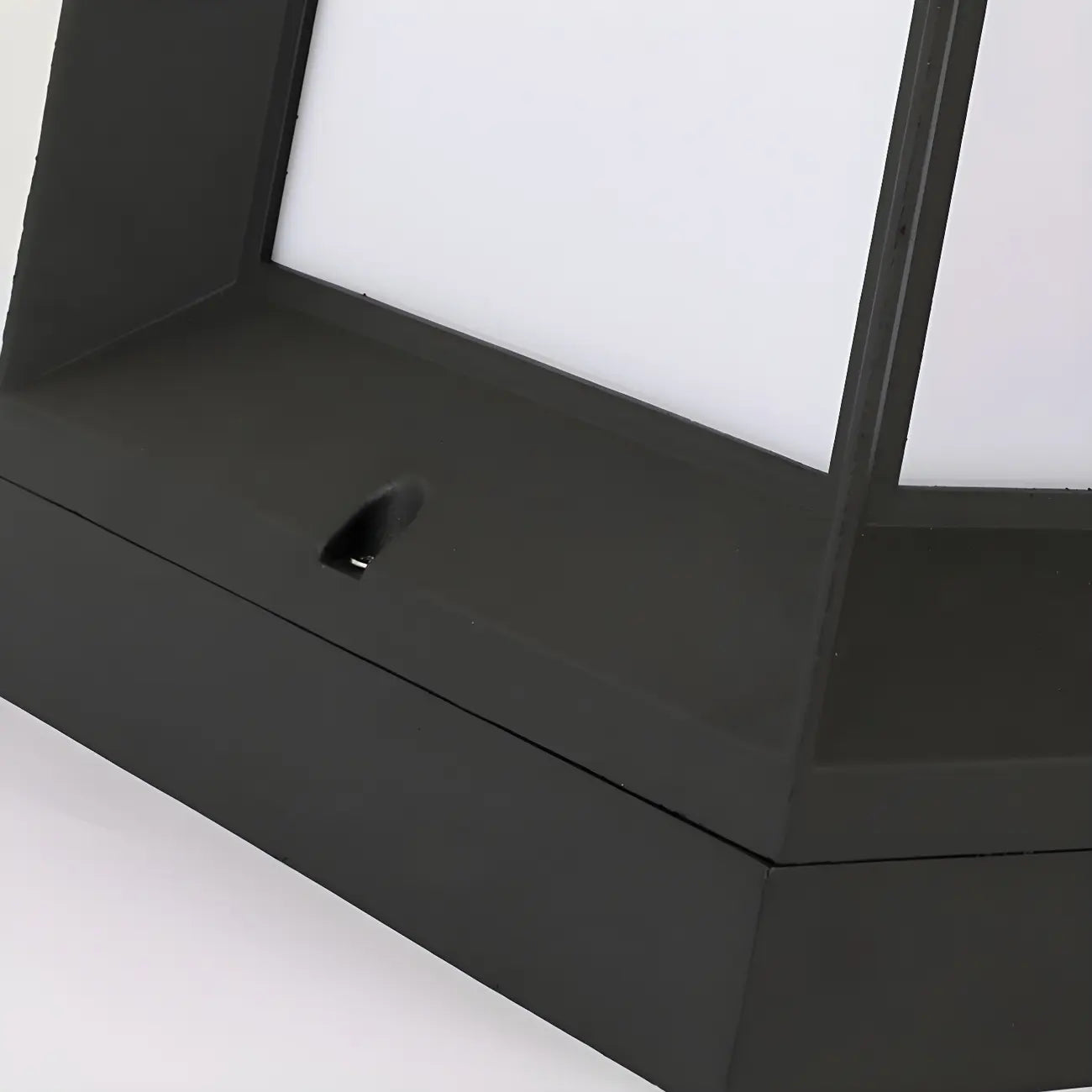 Lampadaires extérieurs solaires LED noirs modernes et élégants