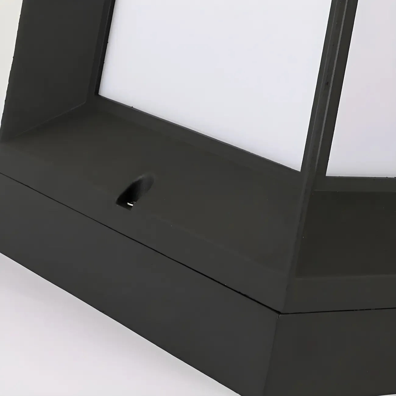 Lampadaires extérieurs solaires LED noirs modernes et élégants