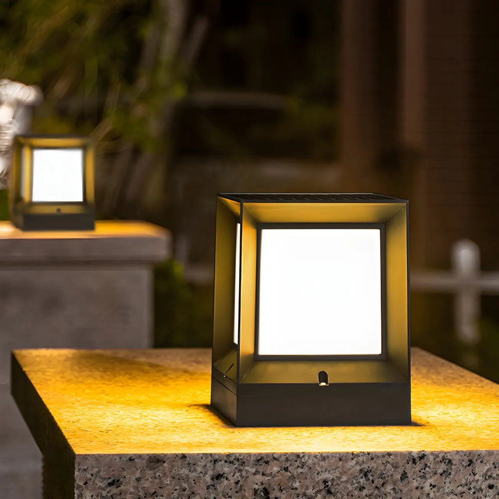 Lampadaires extérieurs solaires LED noirs modernes et élégants