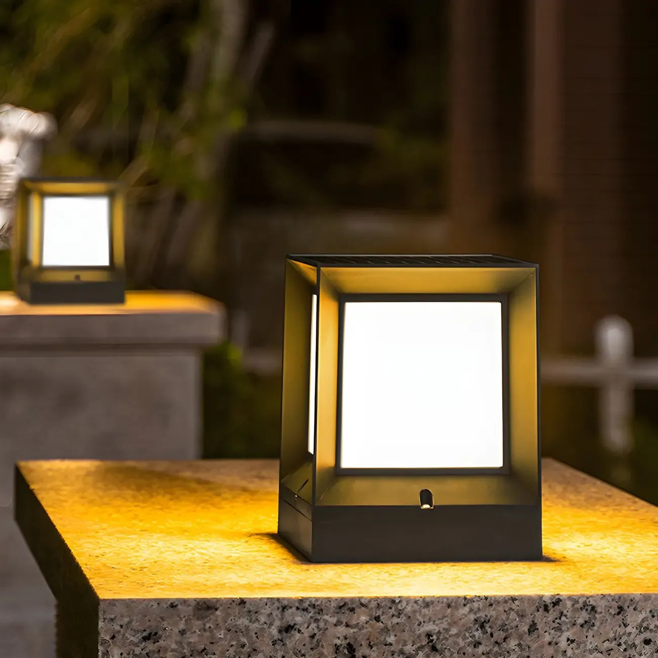 Lampadaires extérieurs solaires LED noirs modernes et élégants