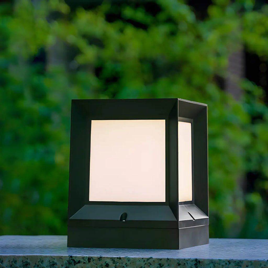 Lampadaires extérieurs solaires LED noirs modernes et élégants