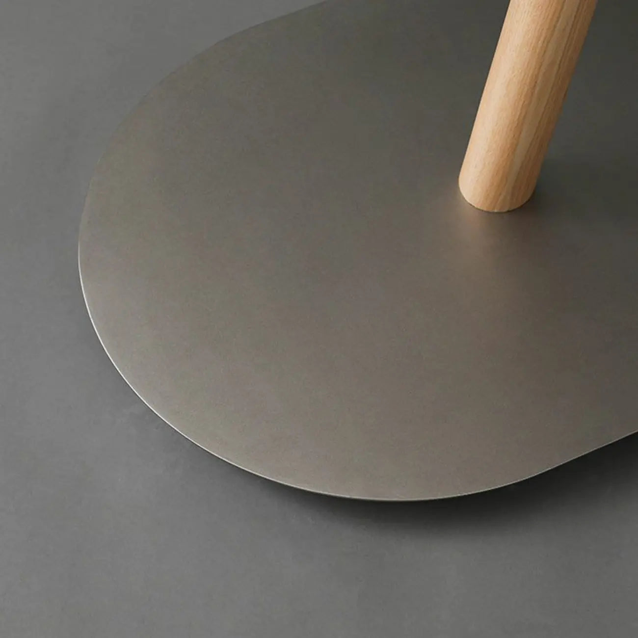 Lampadaire élégant en bois arqué avec abat-jour en tissu beige