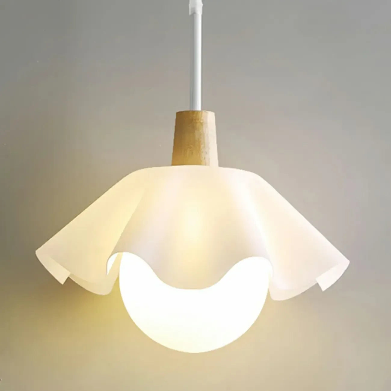 Suspension LED moderne en acrylique blanc à motif floral pour salon
