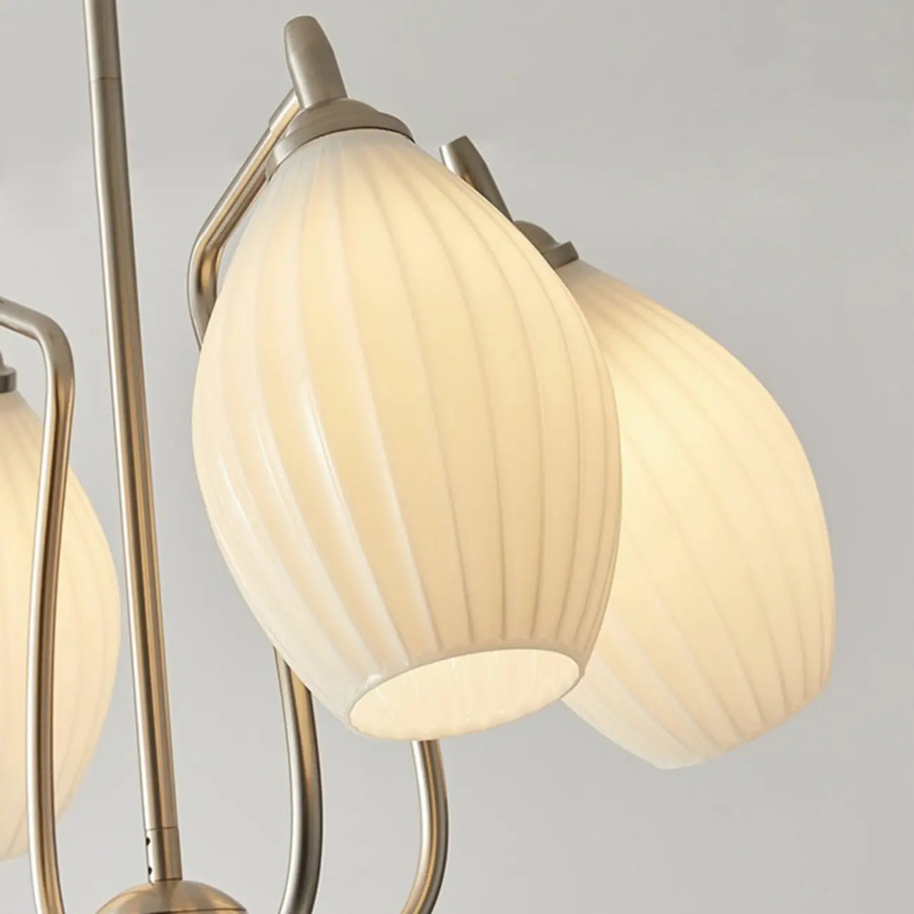 Lustre moderne et élégant en verre blanc pour salon